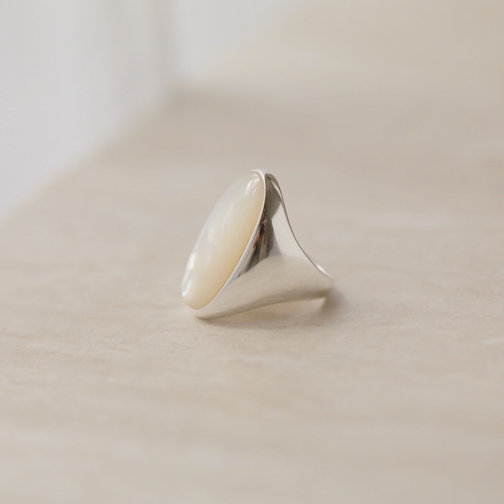 Mother of Pearl Midi Ring | 925 Silver - Picture 4 of 6